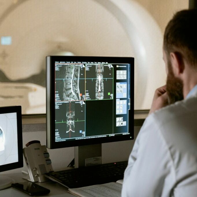 Dispomos de técnicas e tecnologias  minimamente invasivas para tratamento das Doenças Neurológicas.